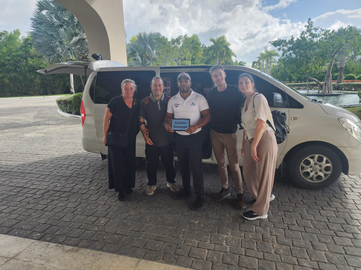 Transporte en Van para 1 a 4 personas